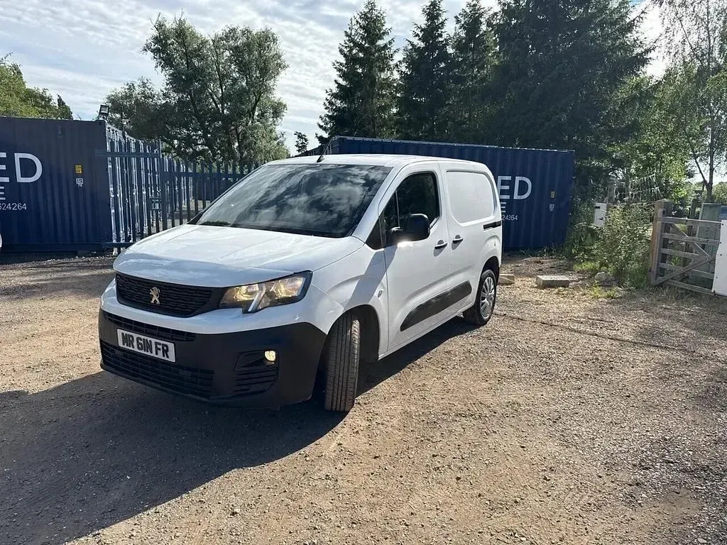 Used Peugeot Partner 2020 White MPV