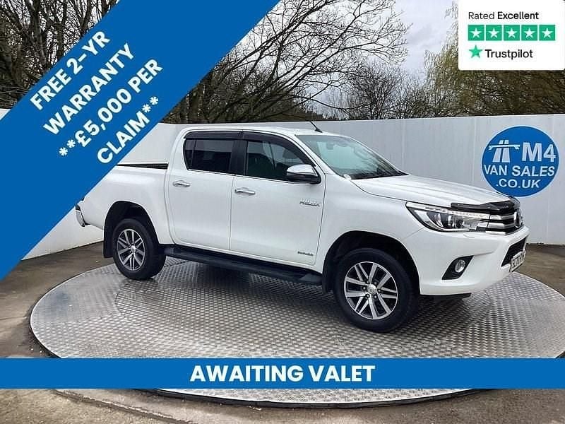 Used Toyota HiLux 150 HP (110 kW) 2020 White Pickup