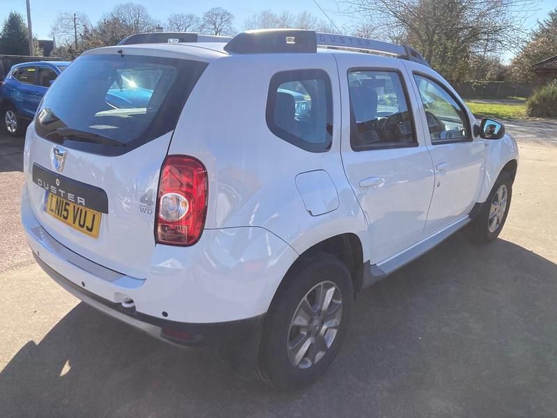 Used Dacia Duster Lauréate 110 HP (80 kW) 2015 White SUV