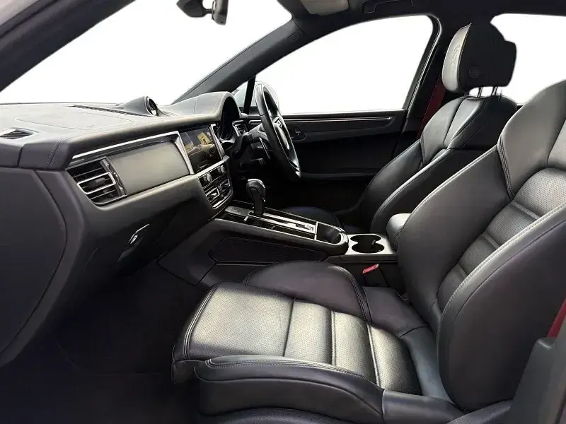Used Porsche Macan 265 HP (194 kW) 2023 White SUV