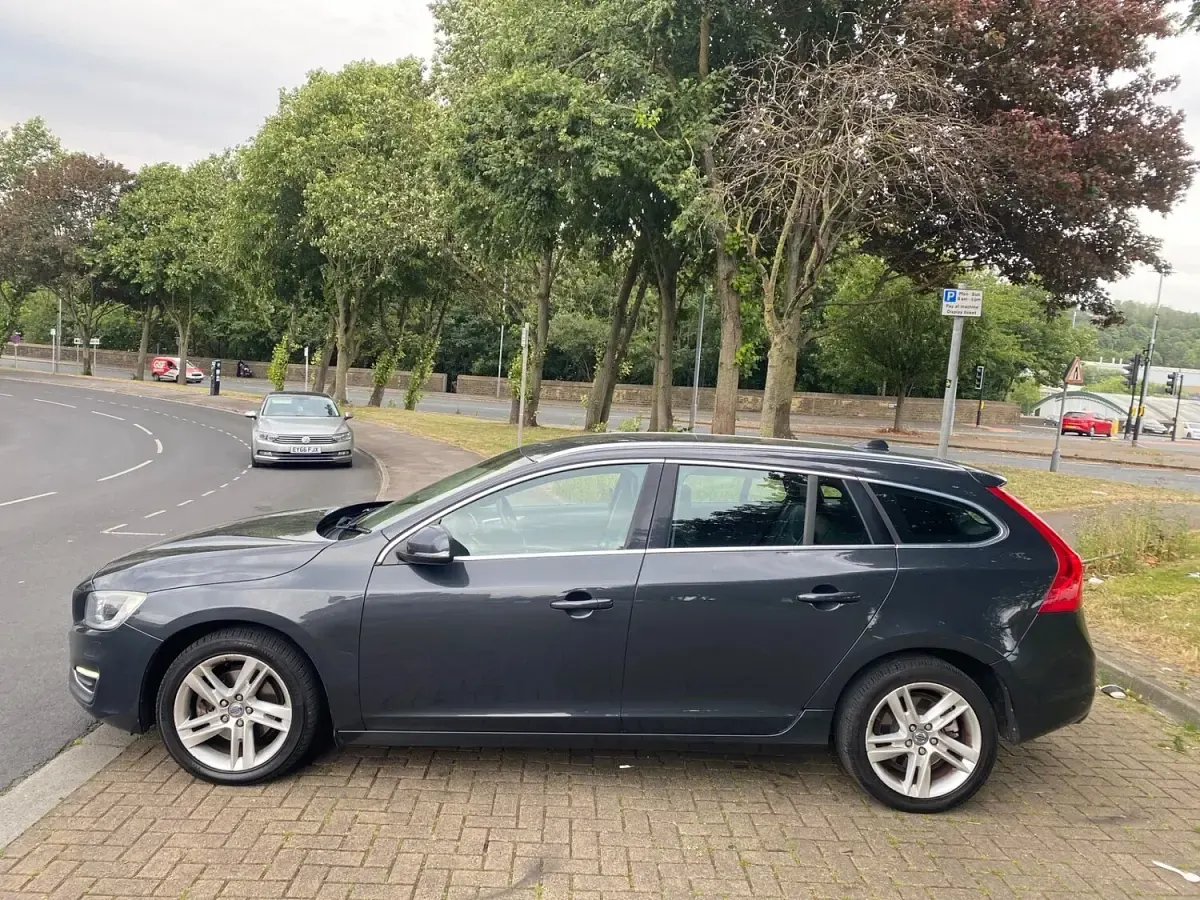 Used Volvo V60 SE Lux 115 HP (84 kW) 2013 Grey Estate