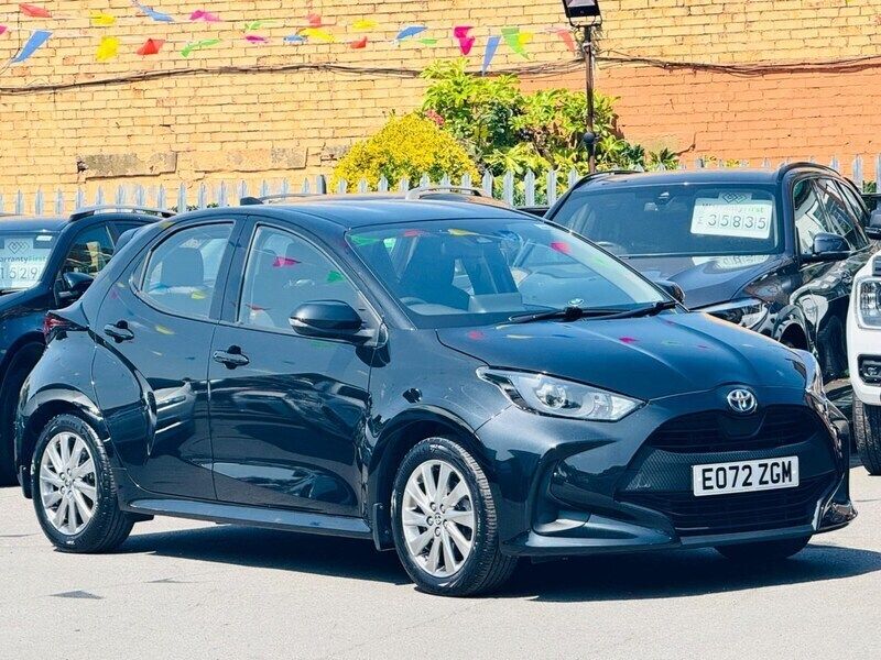 Black Used 2022 Toyota Yaris Hybrid Hatchback | £14,840 (Good price) - Image 1/4