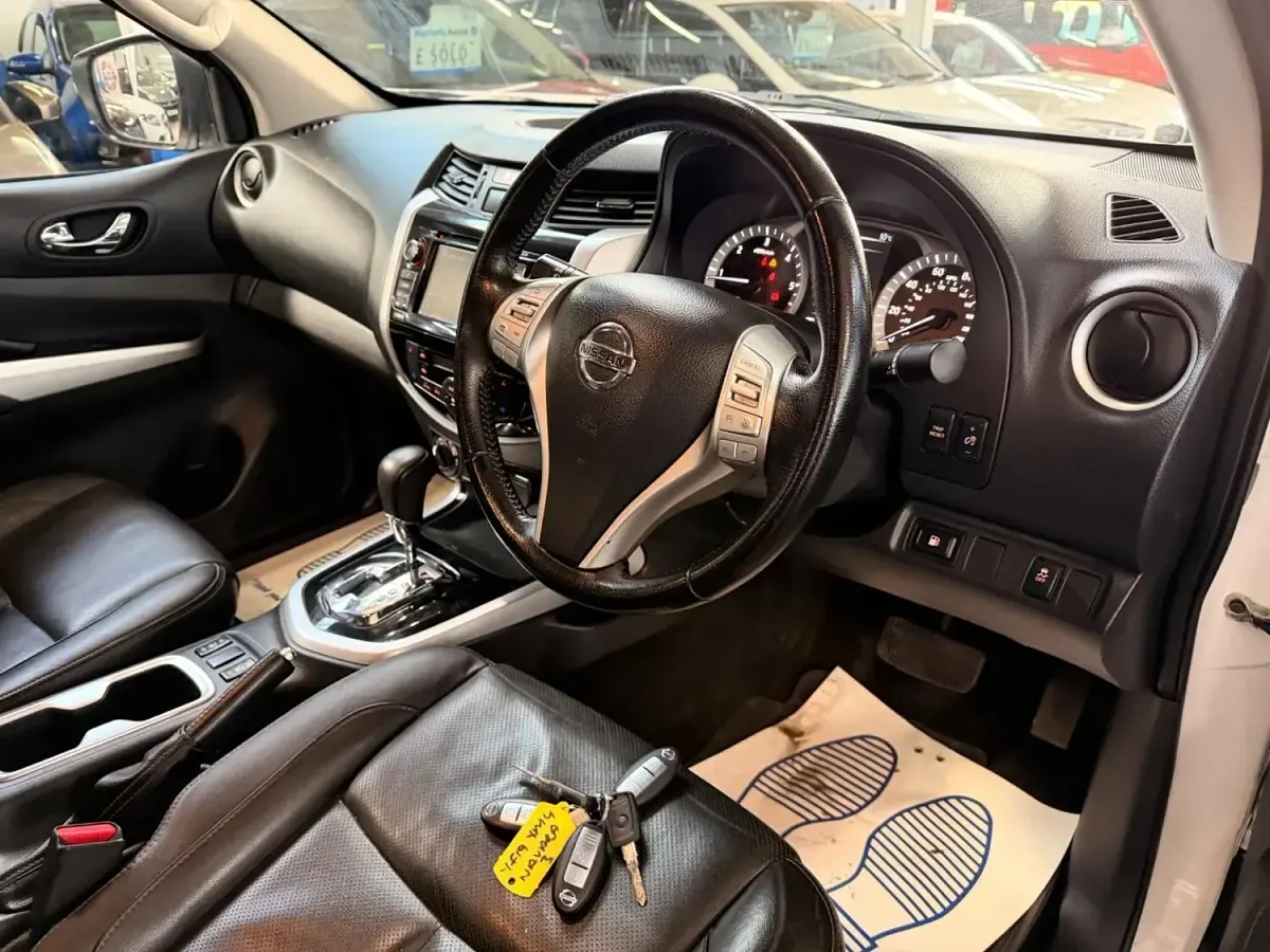 Used Nissan Navara Tekna 190 HP (139 kW) 2019 White Pickup