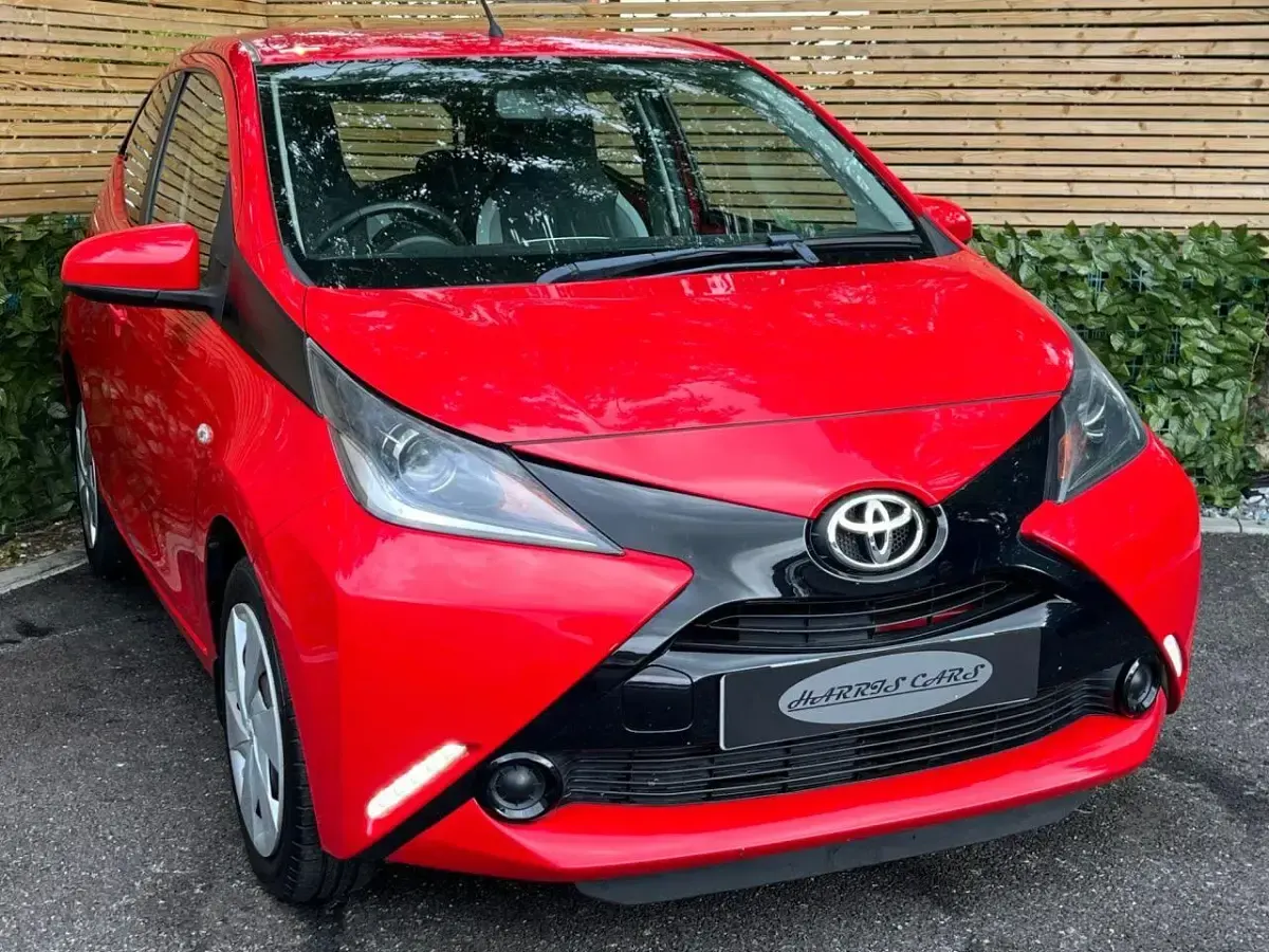 Used Toyota Aygo X-play 69 HP (50 kW) 2017 Red Hatchback