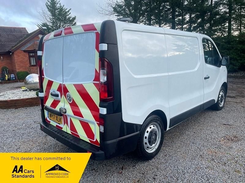 Used Vauxhall Vivaro S 95 HP (69 kW) 2017 White MPV