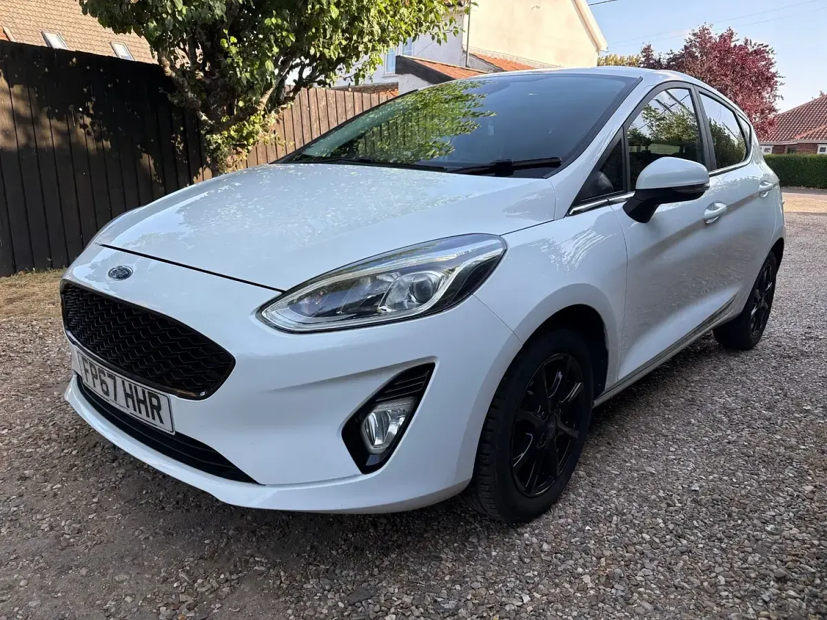 Used Ford Fiesta Zetec 85 HP (62 kW) 2017 White Hatchback
