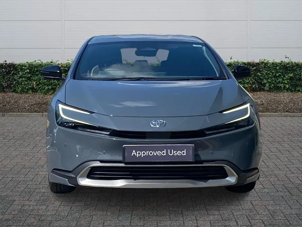Used Toyota Prius Design 2025 Grey Hatchback