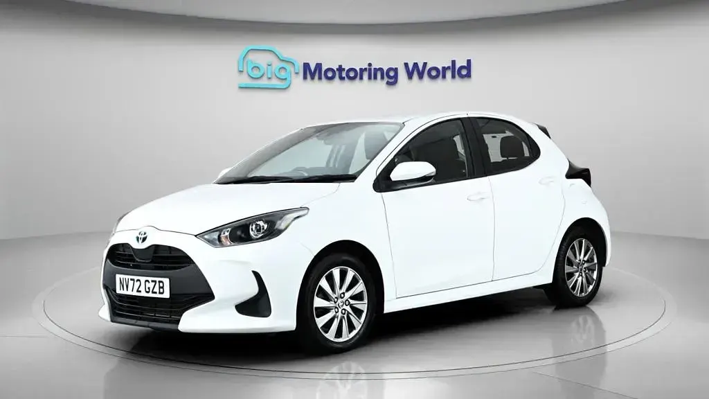 Used Toyota Yaris 116 HP (85 kW) 2023 White Hatchback