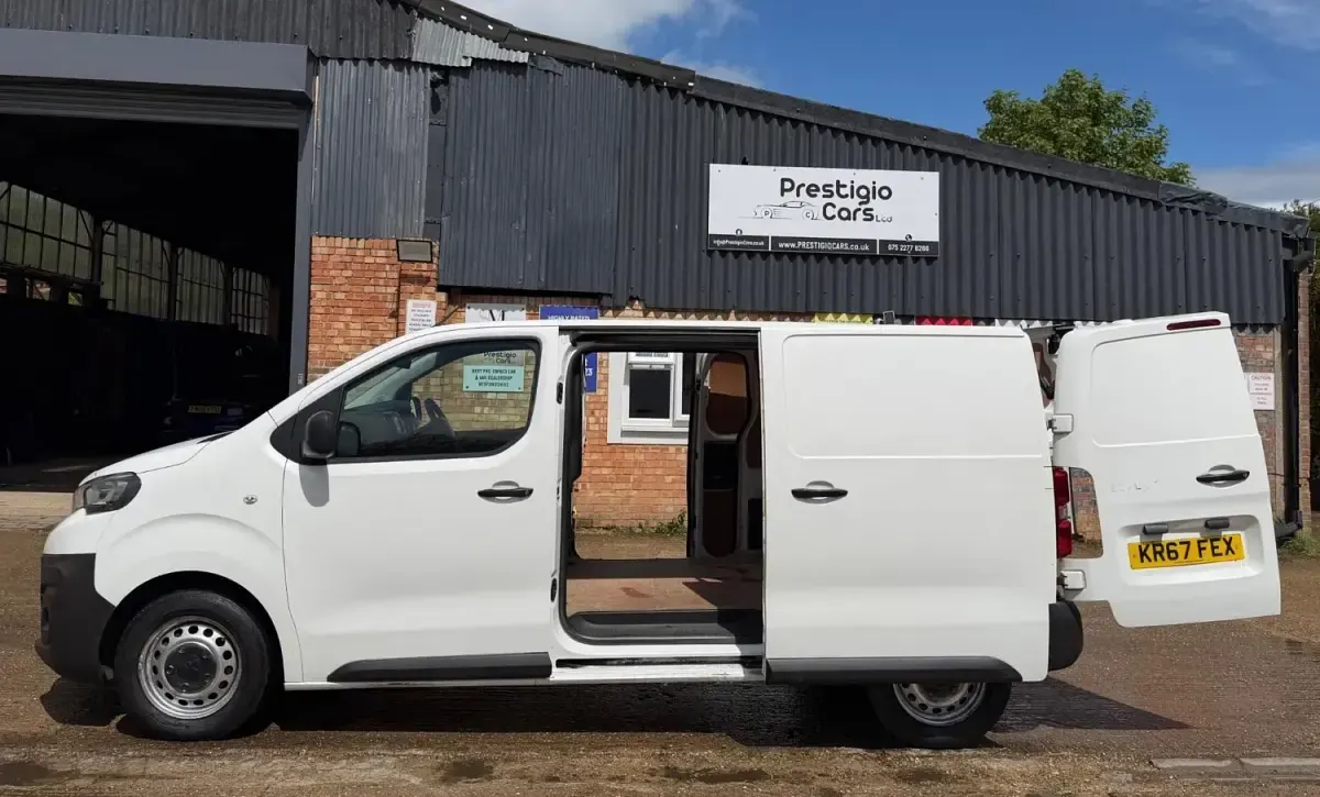 Gebraucht Peugeot Expert S 120 PS (88 kW) 2017 Weiß Van