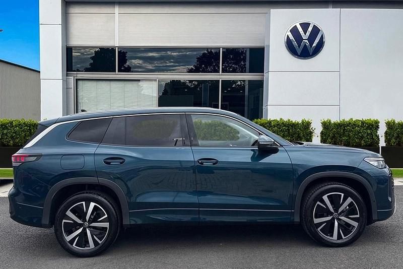 Usado VW Tayron Elegance 147 HP (108 kW) 2025 Azul SUV