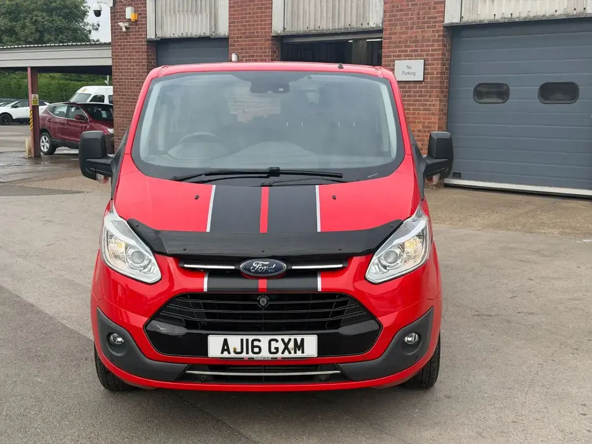 Used Ford Tourneo Custom Zetec 105 HP (77 kW) 2016 Red Van