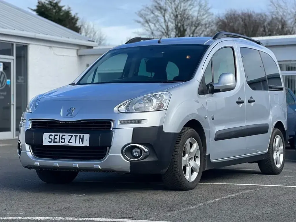 Second-hand Peugeot TePee Outdoor 112 CP (82 kW) 2015 Argintiu Monovolum