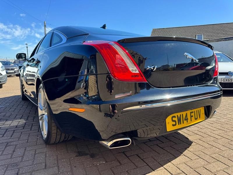 Używany Jaguar XJ Portfolio 275 KM (202 kW) 2014 Czarny Sedan/Limuzyna