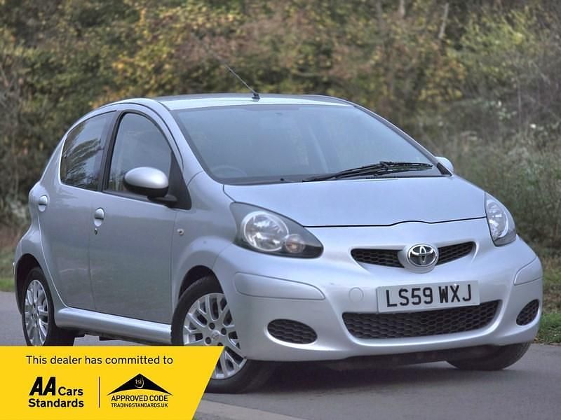 Silver Used 2009 Toyota Aygo Platinum Hatchback | £5,995 (A bit pricey) - Image 1/4
