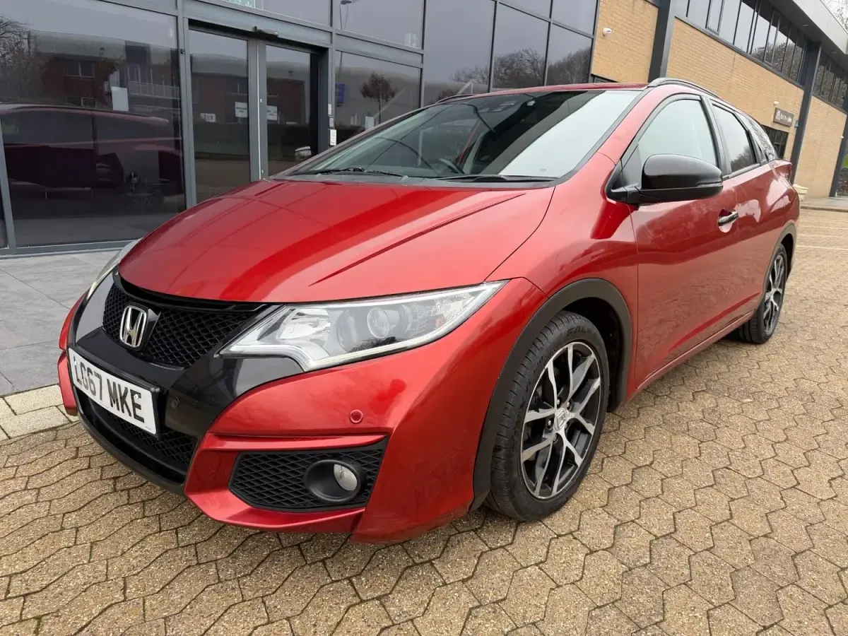 Begagnad Honda Civic Sport 120 HK (88 kW) 2017 Röd Kombi