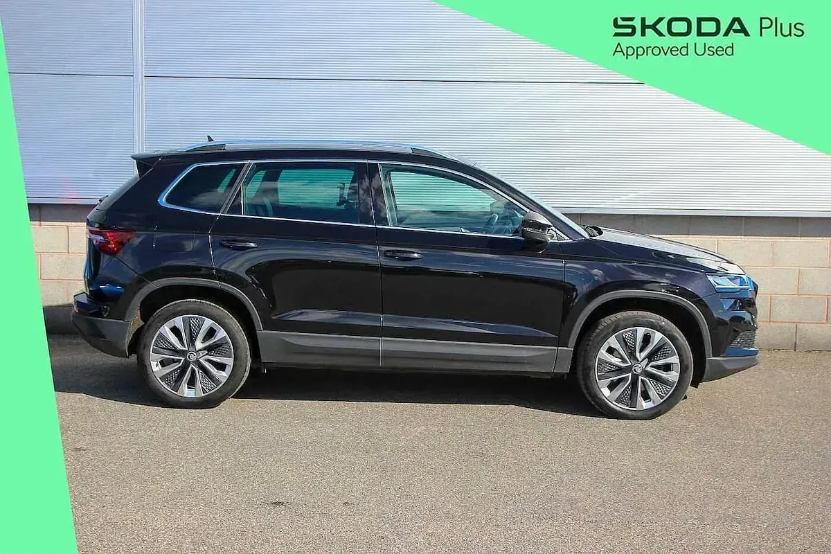 Used Skoda Karoq SE L 85 HP (62 kW) 2023 Black magic pearl effect SUV