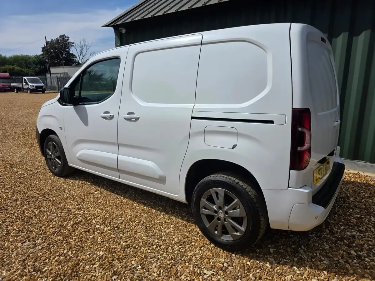 Used Peugeot Partner Premium 131 HP (96 kW) 2023 White MPV