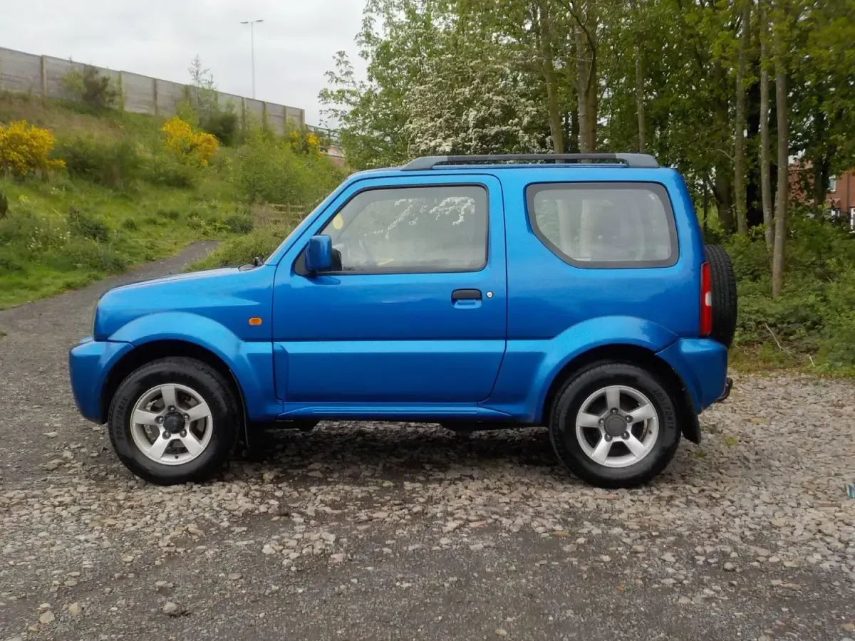 Usado Suzuki Jimny 85 CV (62 kW) 2009 Azul SUV