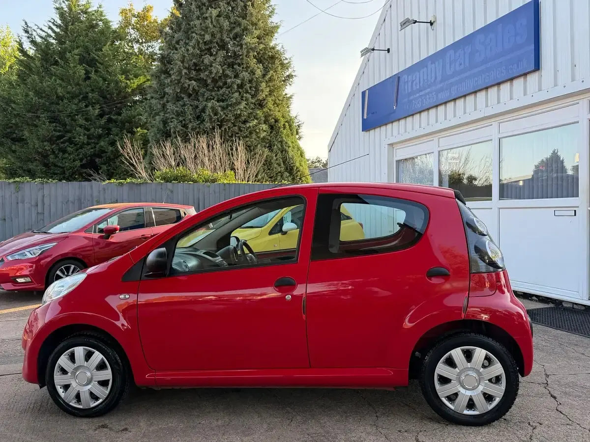 Used Citroën C1 VTR Sport 68 HP (50 kW) 2011 Red Hatchback
