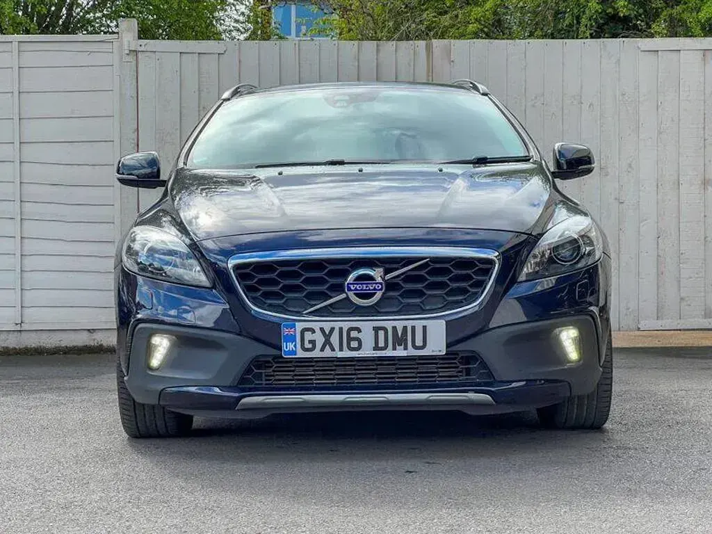 Used Volvo V40 120 HP (88 kW) 2015 Blue Hatchback