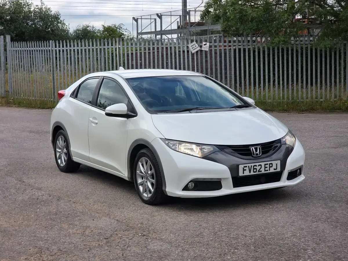 Used Honda Civic ES 150 HP (110 kW) 2012 White Hatchback