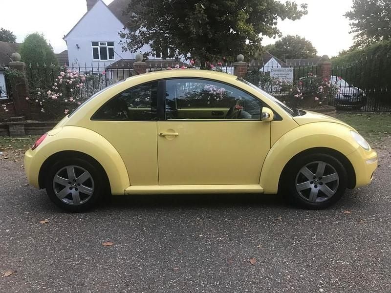 Used VW Beetle 102 HP (75 kW) 2007 Yellow Hatchback