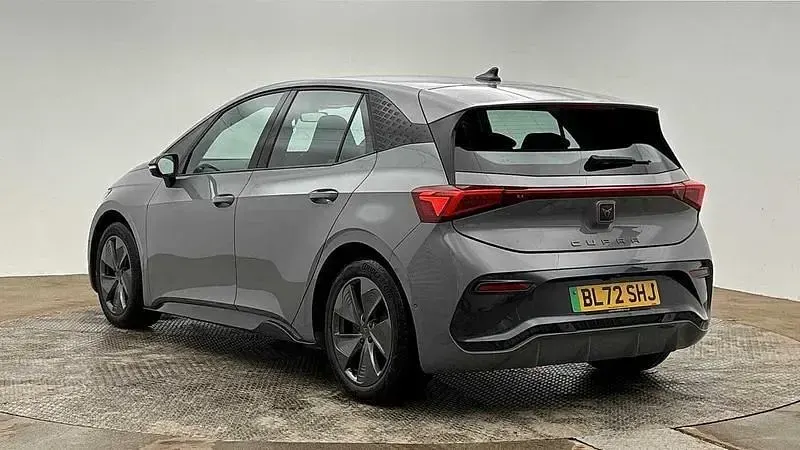 Begagnad Cupra Born 150 kW (204 HK) 2023 Grå Halvkombi