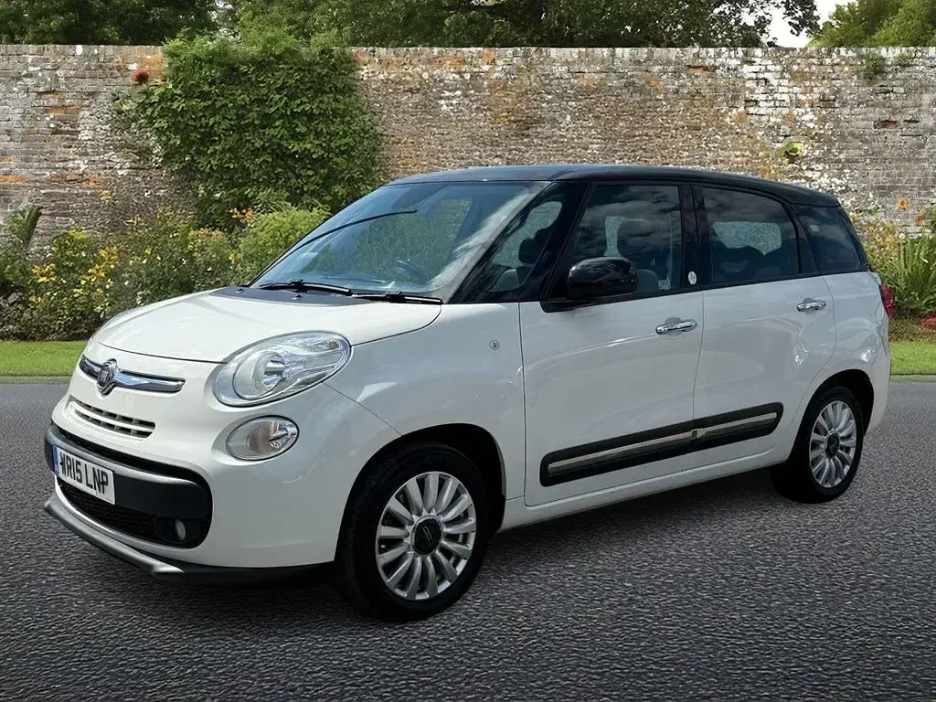 Used Fiat 500L Lounge 120 HP (88 kW) 2015 White MPV