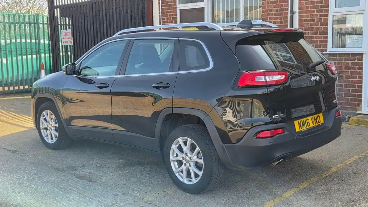 Usado Jeep Cherokee Longitude 140 CV (102 kW) 2016 Negro SUV