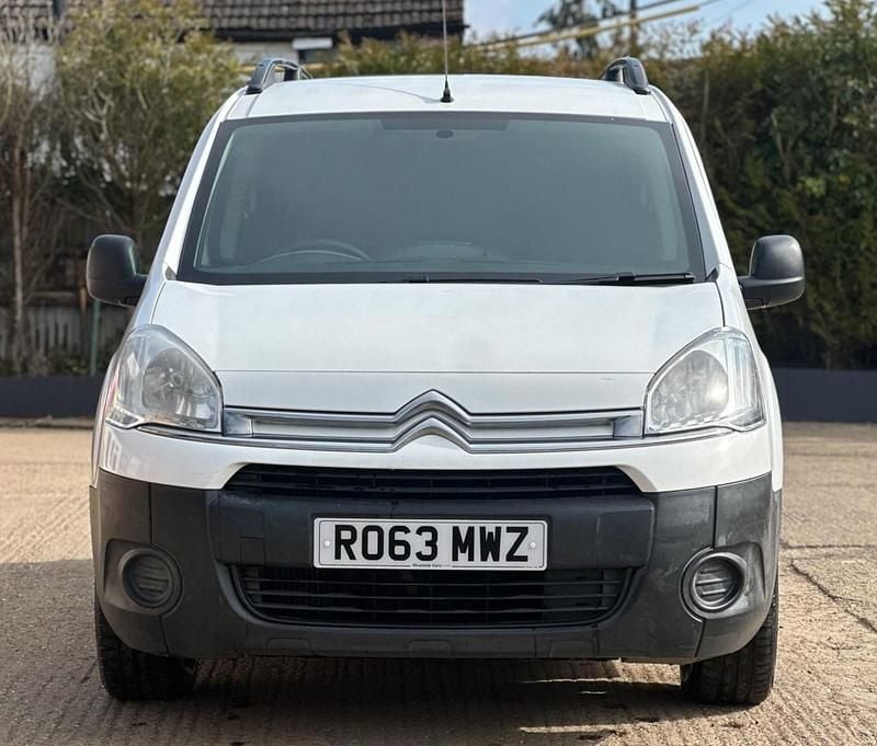 Used Citroën Berlingo 90 HP (66 kW) 2013 White MPV