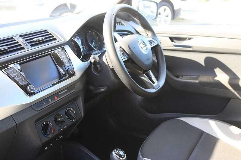 Used Skoda Fabia SE 94 HP (69 kW) 2017 Silver Hatchback