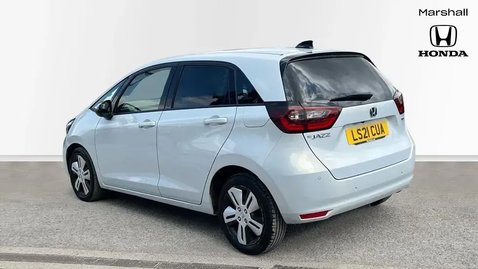 Used Honda Jazz Hybrid 109 HP (80 kW) 2021 White Hatchback