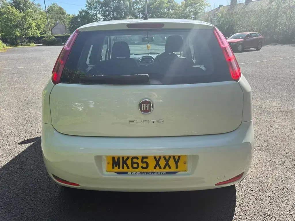 Used Fiat Punto Pop 69 HP (50 kW) 2015 White Hatchback