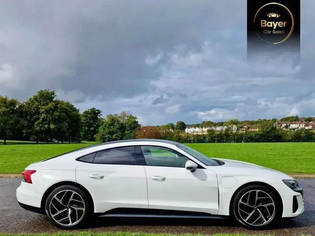 Used Audi e-tron GT quattro Advanced 389 kW (530 HP) 2022 White Sedan