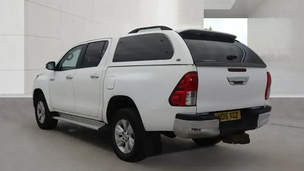 Used Toyota HiLux 150 HP (110 kW) 2016 White Pickup