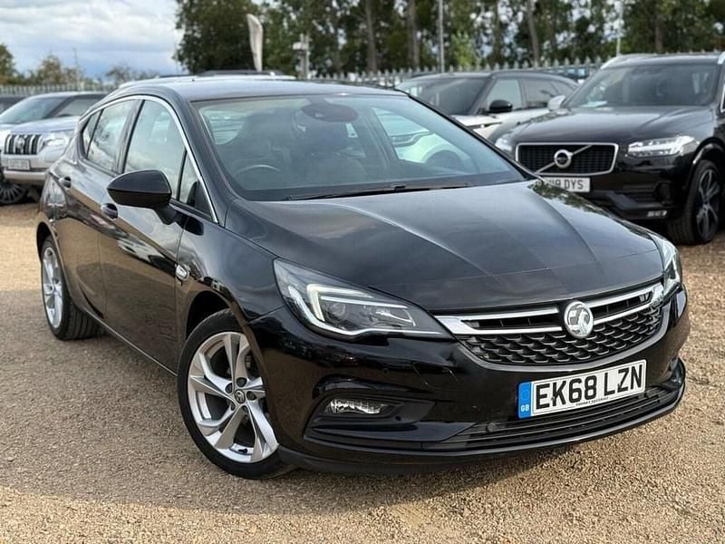 Used Vauxhall Astra SRi 105 HP (77 kW) 2018 Black Hatchback
