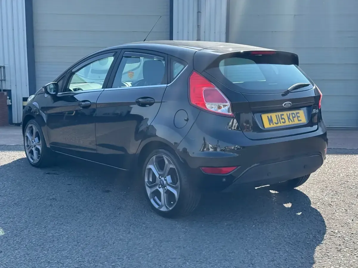 Used Ford Fiesta Zetec 120 HP (88 kW) 2015 Black Hatchback