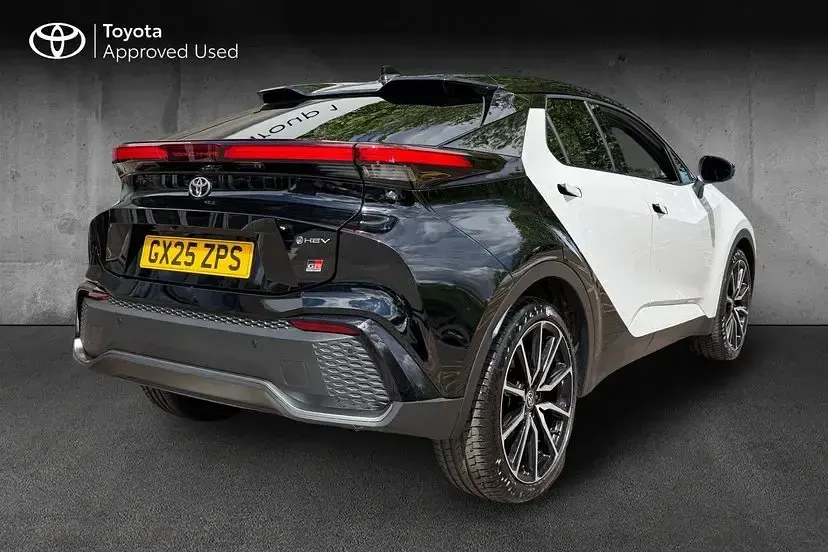Used Toyota C-HR Sport 197 HP (144 kW) 2025 White SUV