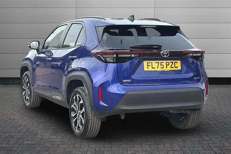 Used Toyota Yaris Cross Design 116 HP (85 kW) 2025 Blue SUV