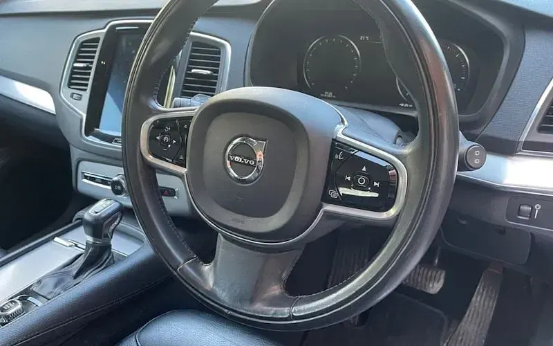Usado Volvo XC90 Momentum 235 HP (172 kW) 2018 Azul SUV