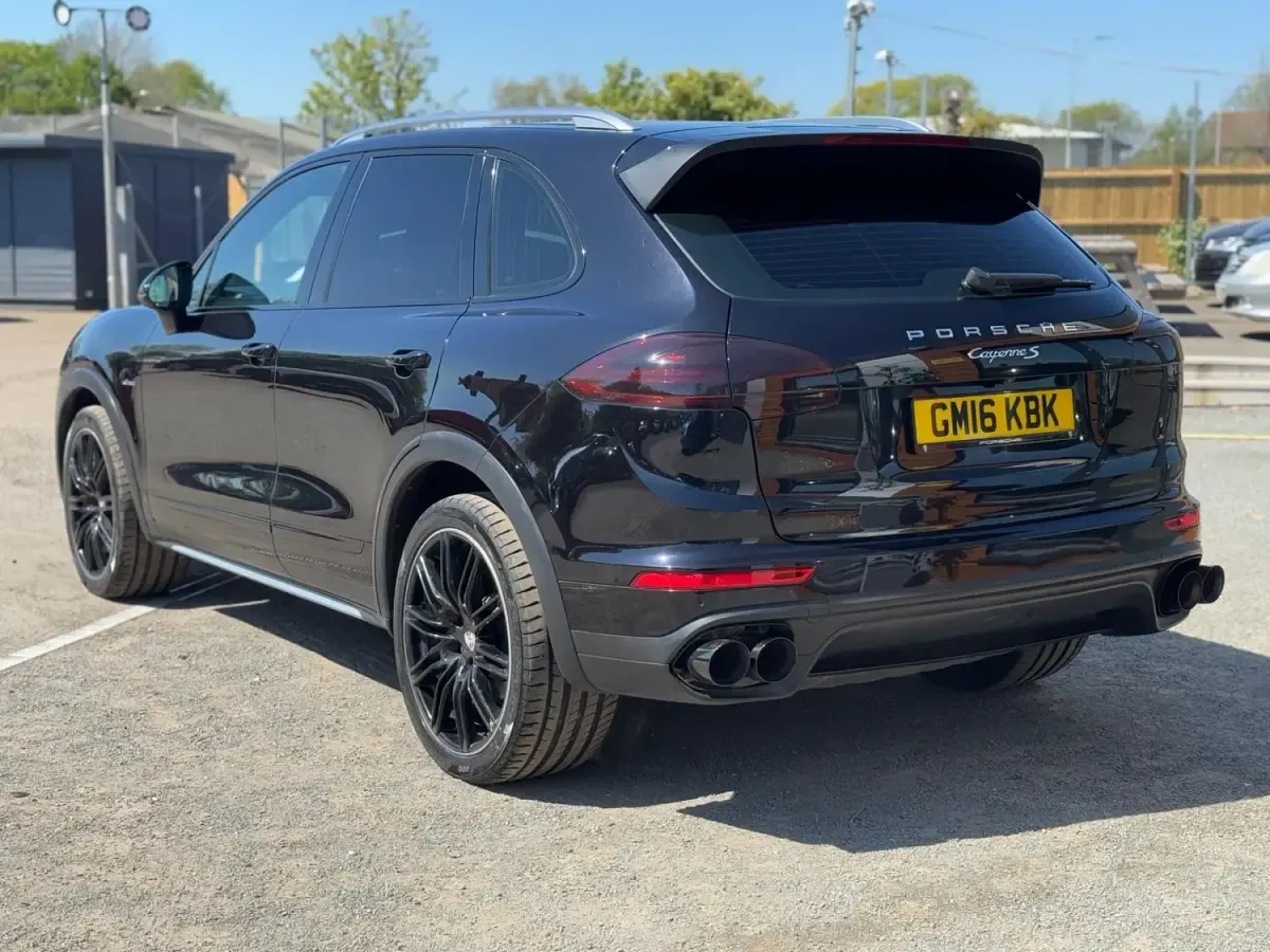 Usado Porsche Cayenne 385 HP (283 kW) 2016 Preto SUV
