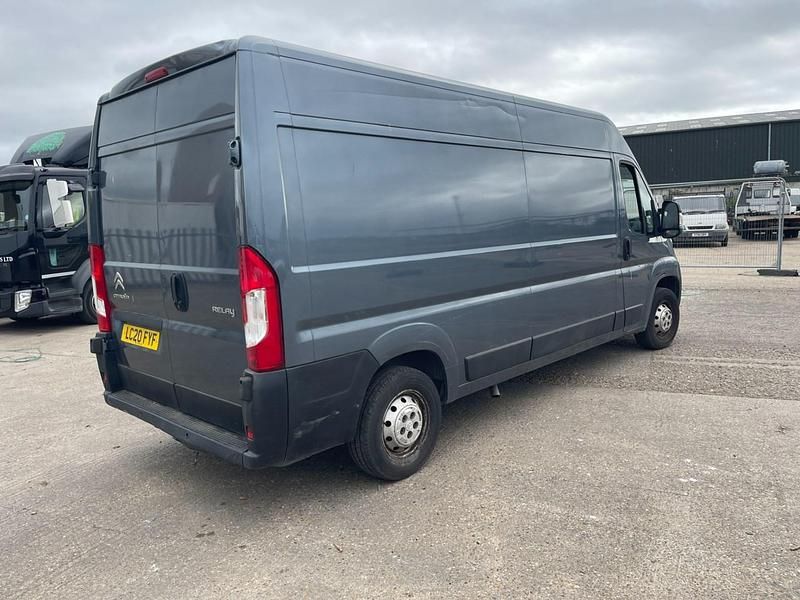 Usado Citroën Relay 140 HP (102 kW) 2020 Cinzento Van