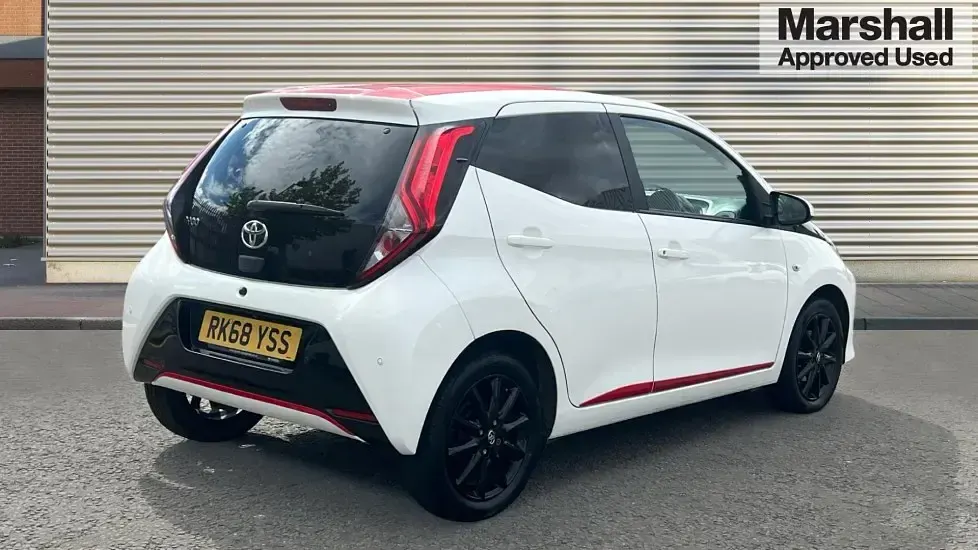 Used Toyota Aygo x-press 69 HP (50 kW) 2018 White Hatchback