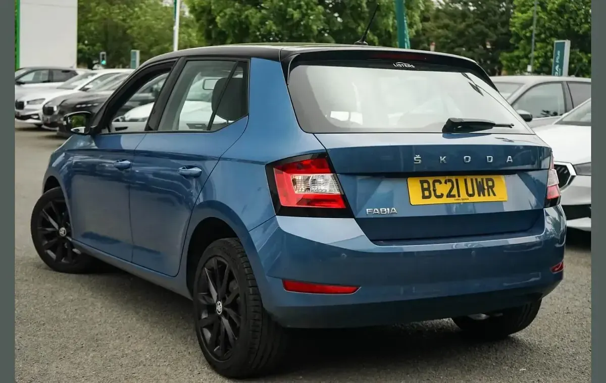 Used Skoda Fabia Colour Edition 94 HP (69 kW) 2021 Blue Hatchback
