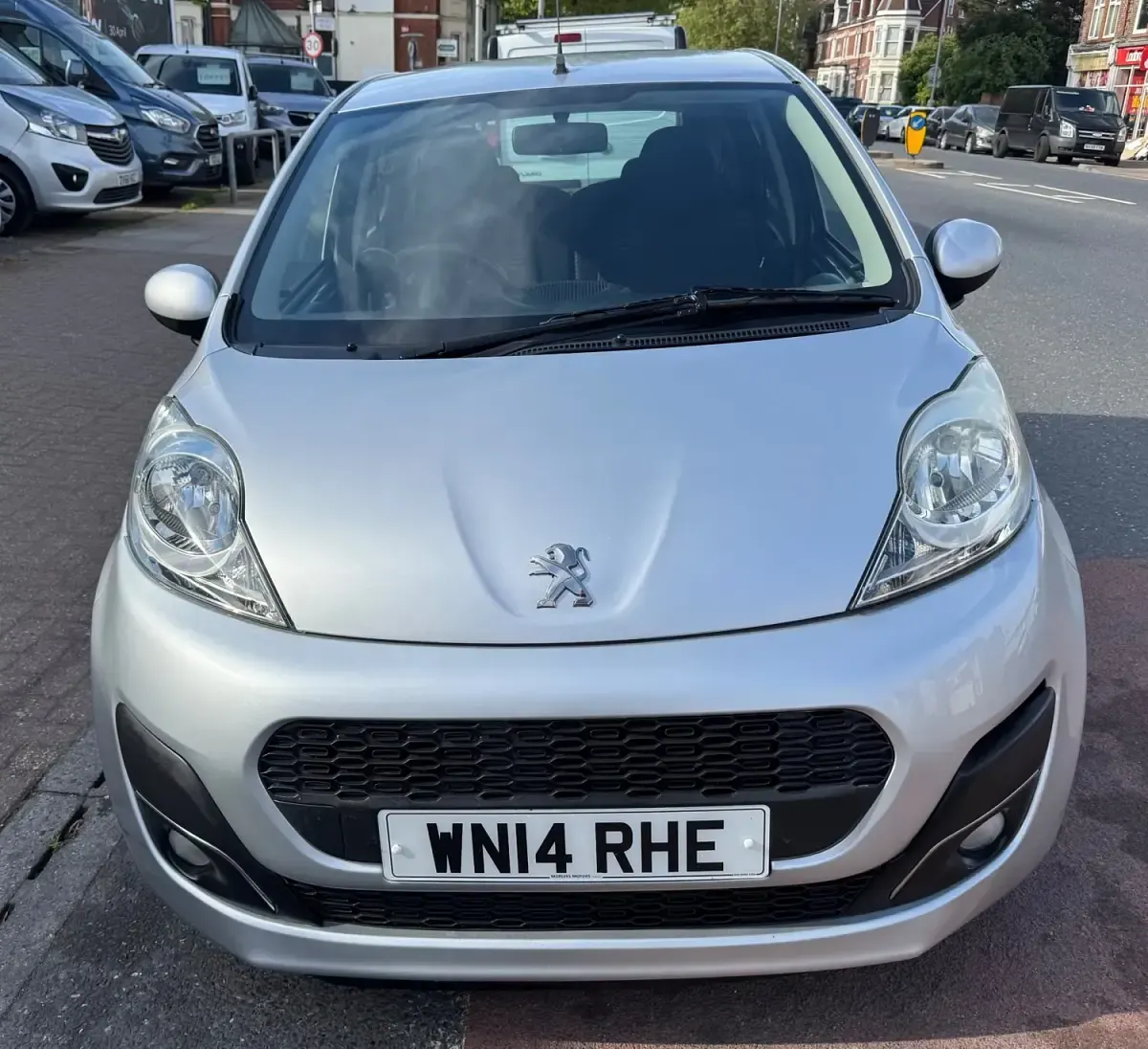 Second-hand Peugeot 107 Active 68 CP (50 kW) 2014 Argintiu Hatchback