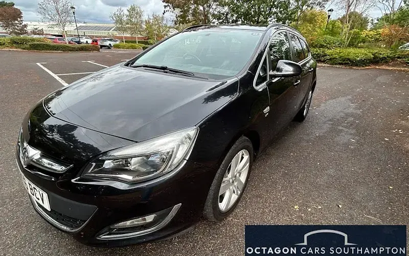 Used Vauxhall Astra SRi 110 HP (80 kW) 2016 Estate