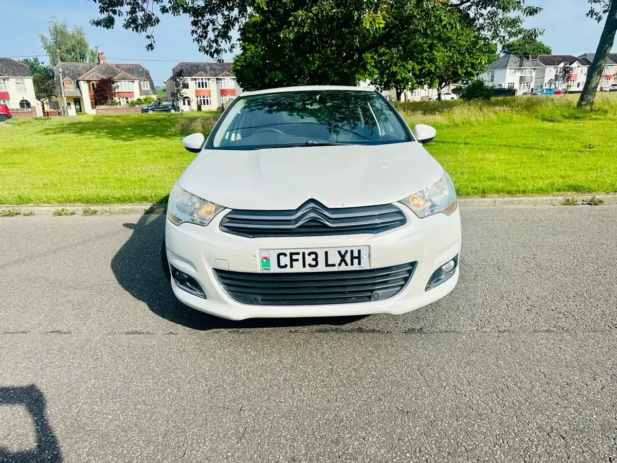 Used Citroën C4 Exclusive 110 HP (80 kW) 2013 White Hatchback