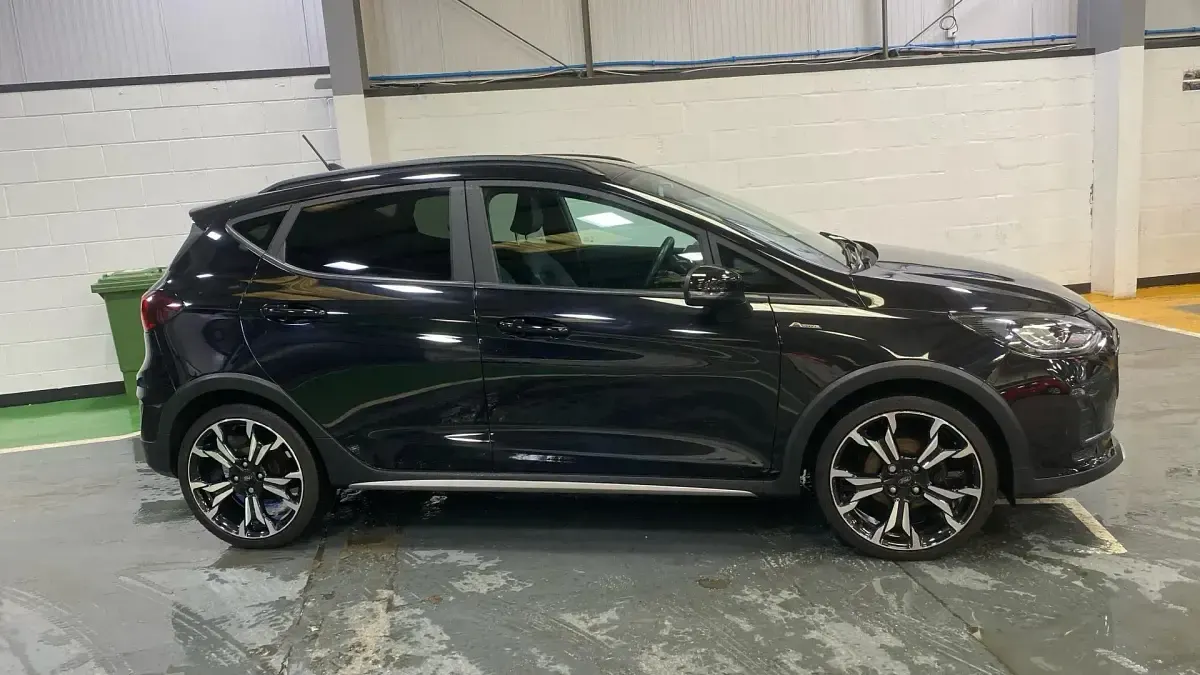 Begagnad Ford Fiesta Active X 100 HK (73 kW) 2023 Svart Halvkombi
