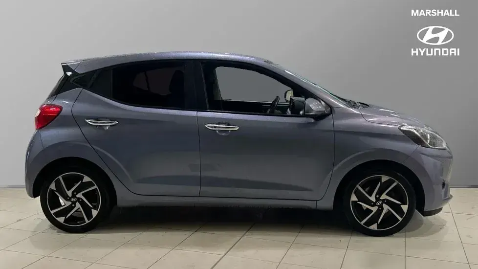 Used Hyundai i10 Premium 67 HP (49 kW) 2023 Blue Hatchback