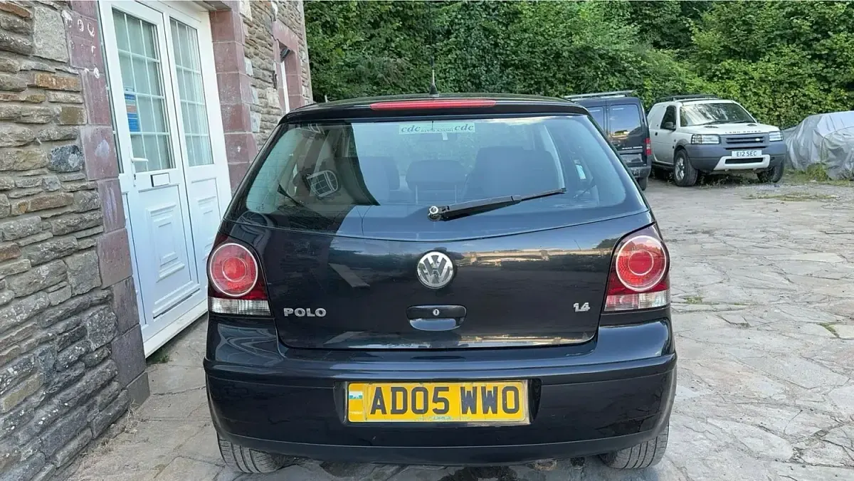 Used VW Polo S 75 HP (55 kW) 2005 Black Hatchback